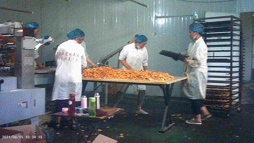 宁陵县孔集乡食品厂卫生隐患调查 车间凌乱引发食品安全担忧